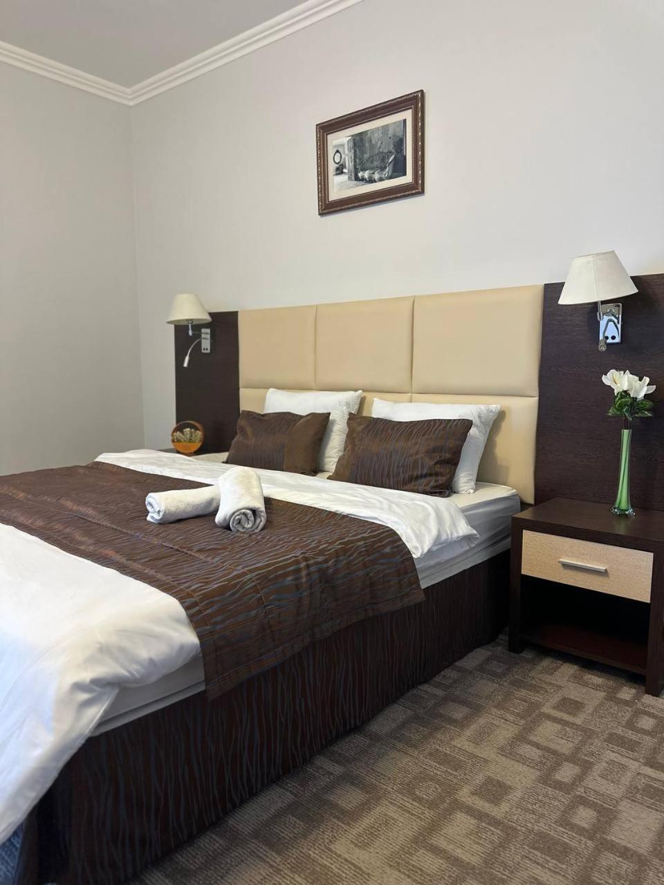 Tanzharyk Hotel Aqtöbe Ngoại thất bức ảnh