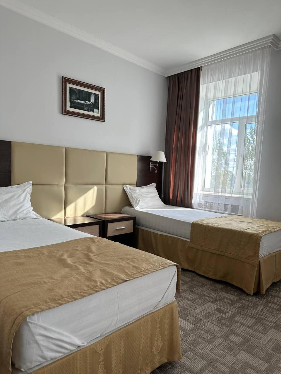 Tanzharyk Hotel Aqtöbe Ngoại thất bức ảnh