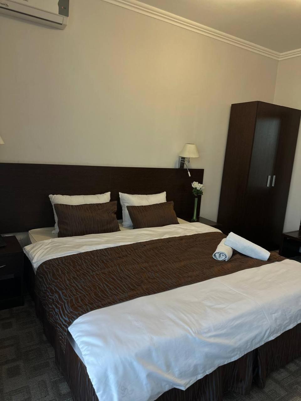 Tanzharyk Hotel Aqtöbe Ngoại thất bức ảnh
