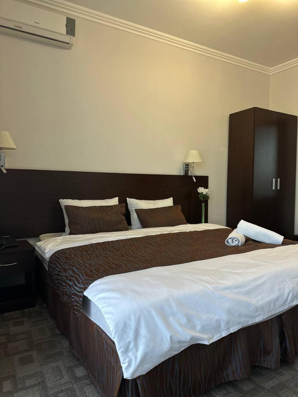 Tanzharyk Hotel Aqtöbe Ngoại thất bức ảnh