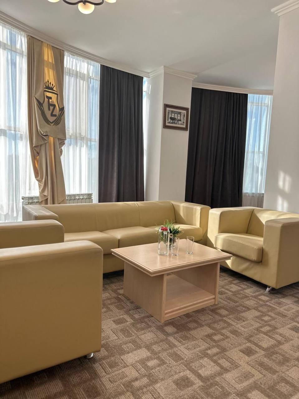 Tanzharyk Hotel Aqtöbe Ngoại thất bức ảnh